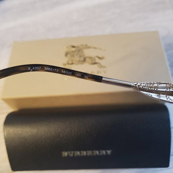 Burberry Sunglasses - Picture 6 of 6